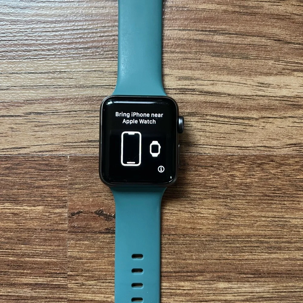 Apple Watch with Spare Bands and Charger - Picture 4 of 8